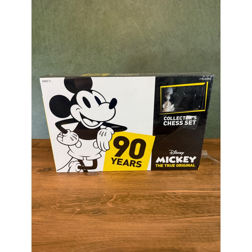 Disney Mickey The True Original 90 Years Collector Chess Set USAopoly New